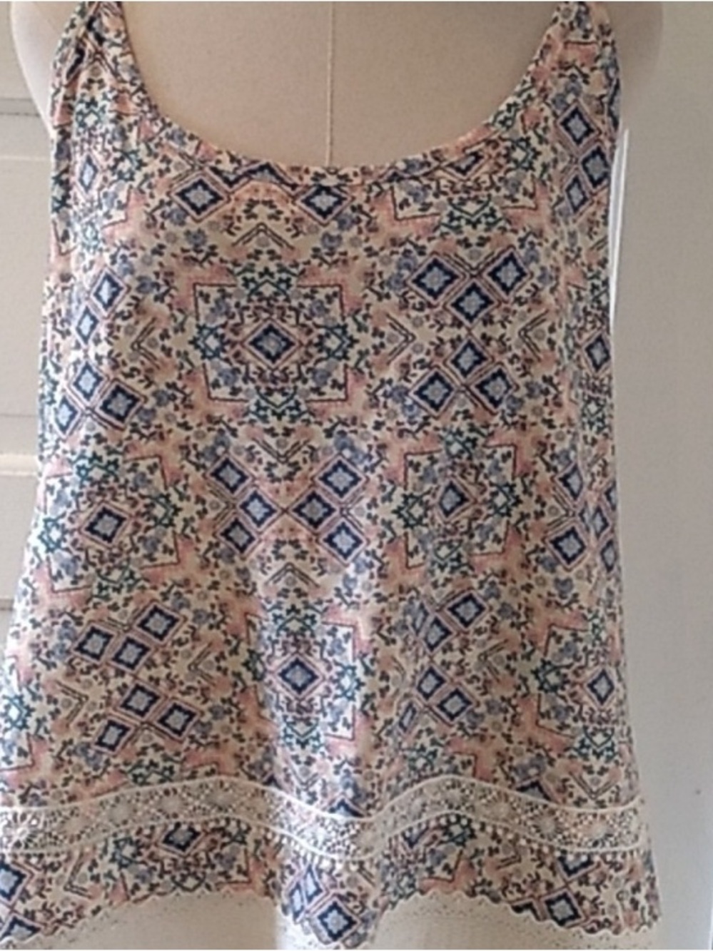 Women’s Printed Sleeveless Tank Top in Peach and Navy